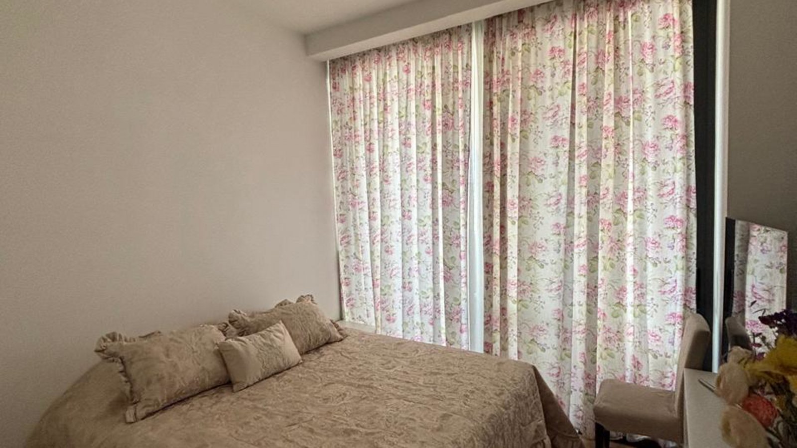 Luxuriöses Apartment mit vier Schlafzimmern → nur wenige Gehminuten vom Strand entfernt → Limassol