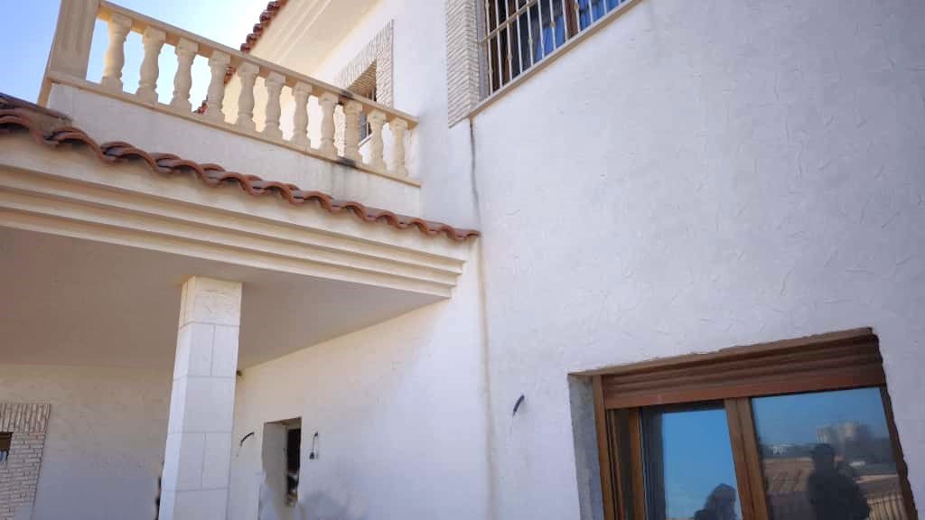 Elegante Villa mit Pool in der Nähe von Salzwasserlagunen und Stränden, Torrevieja