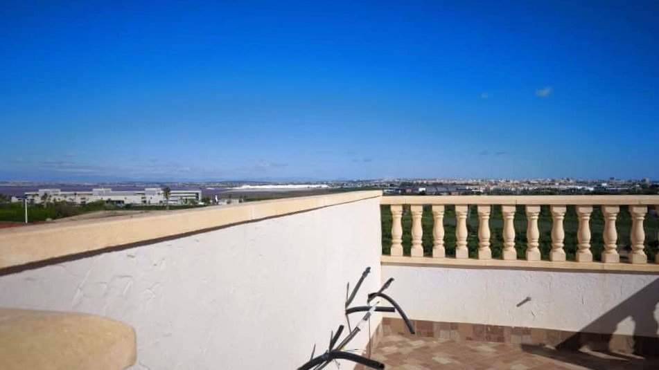 Elegante Villa mit Pool in der Nähe von Salzwasserlagunen und Stränden, Torrevieja