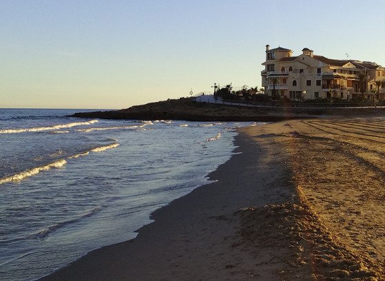 Elegantes Familienhaus an den Lagunen – 3 Schlafzimmer, 3 Badezimmer, Garten und Solarium, Torrevieja, Alicante