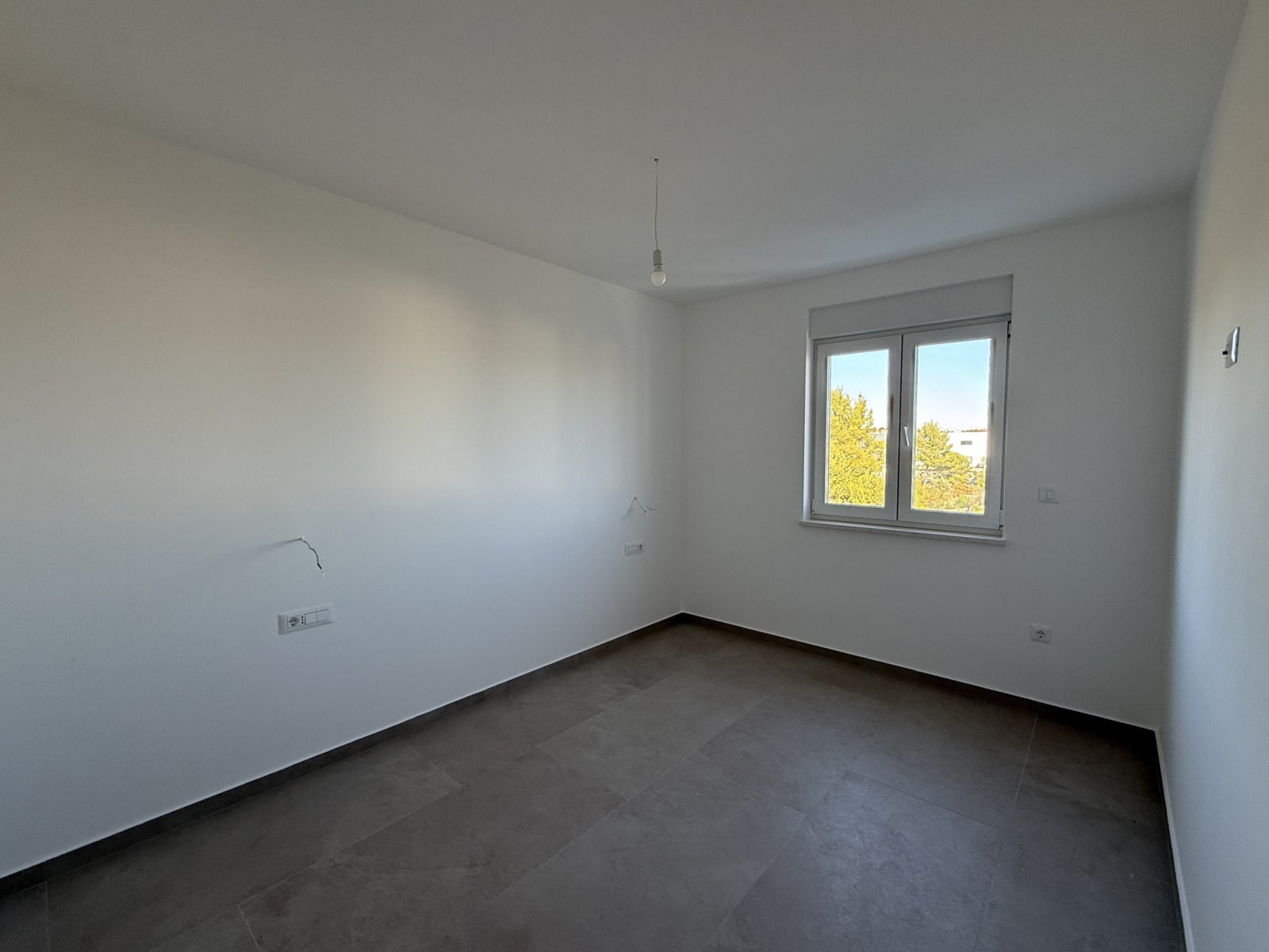 Modernes Apartment mit Panoramablick und zwei Kellern, Vodice