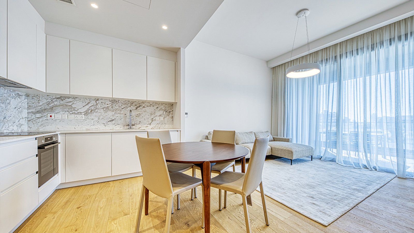 Luxuriöses Apartment mit zwei Schlafzimmern, Pool und Meerblick, Limassol