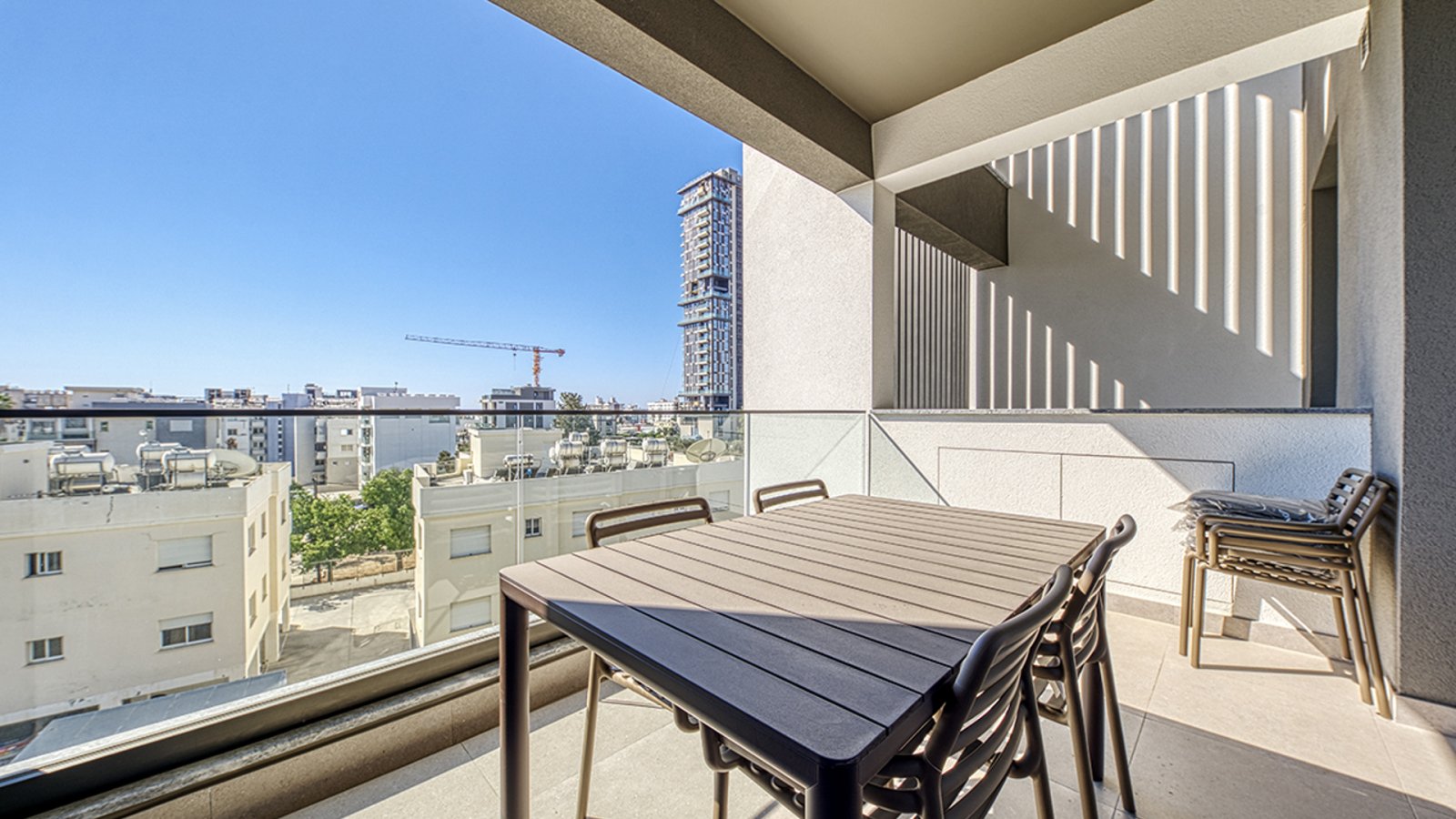 Luxuriöses Apartment mit zwei Schlafzimmern, Pool und Meerblick, Limassol