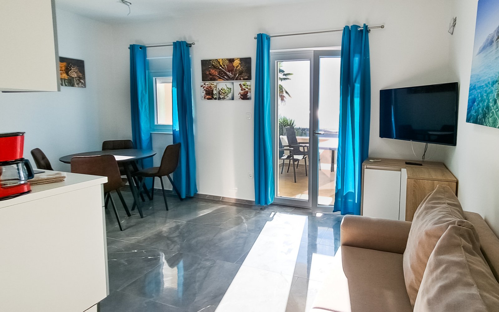 Zwei sonnige Apartments mit direktem Strandzugang und Garten auf der Insel Vir