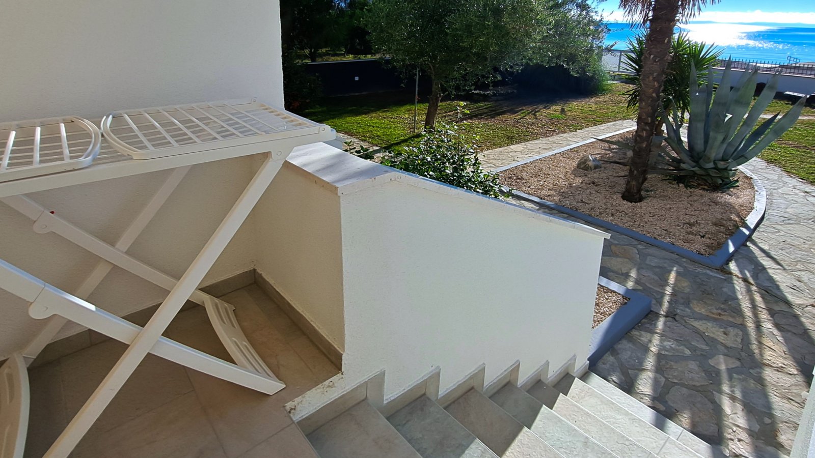 Zwei sonnige Apartments mit direktem Strandzugang und Garten auf der Insel Vir