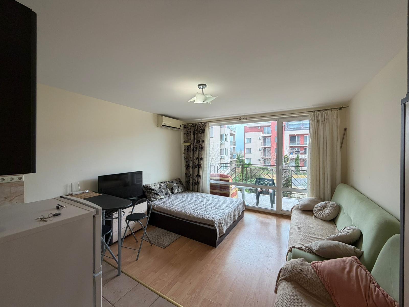 Sunny Beach: Studio mit Blick auf den Pool im Komplex „Fort Noks“ in Sonnenstrand, Bulgarien 