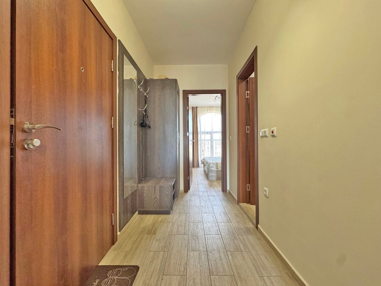 2-Zimmer-Wohnung mit Blick auf den Pool im exklusiven Komplex Cascadas 15 in Sonnenstrand, Bulgarien