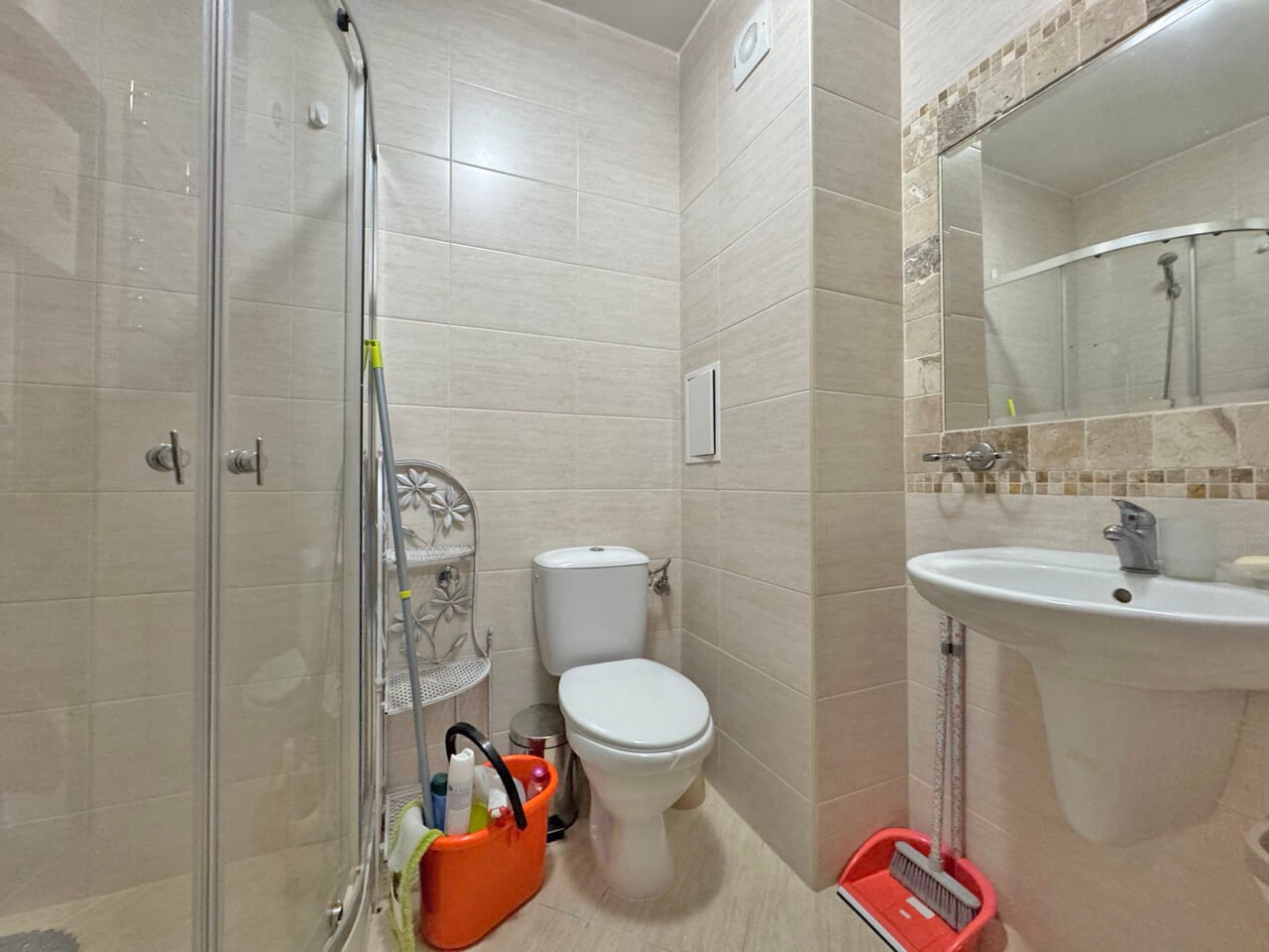 2-Zimmer-Wohnung mit Blick auf den Pool im exklusiven Komplex Cascadas 15 in Sonnenstrand, Bulgarien