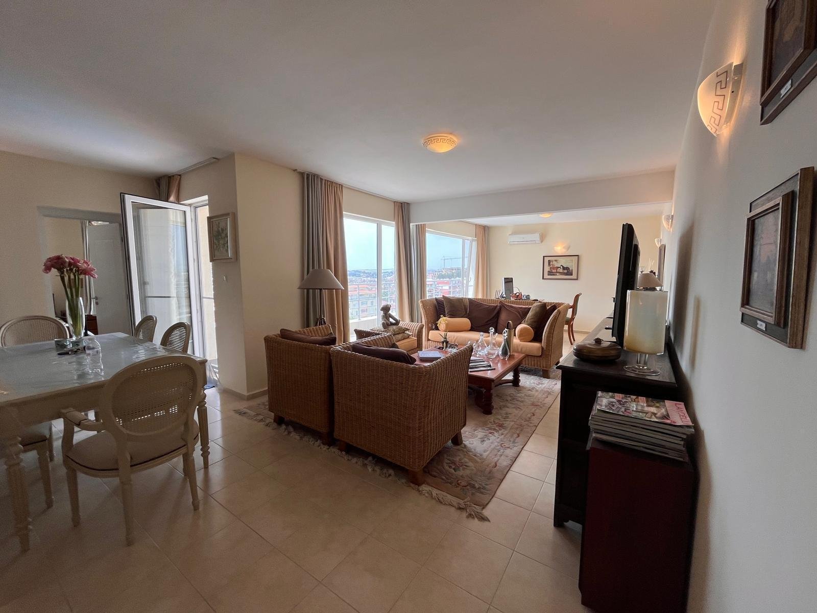 Sveti Vlas: 3-Bedroom Apartment in Solo Complex – Sveti Vlas 