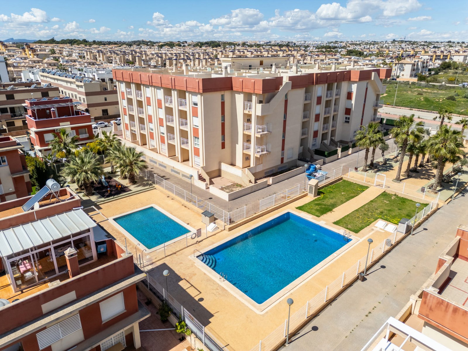 Moderne Apartments 2 km vom Meer entfernt, mit Pool und Garten, Orihuela