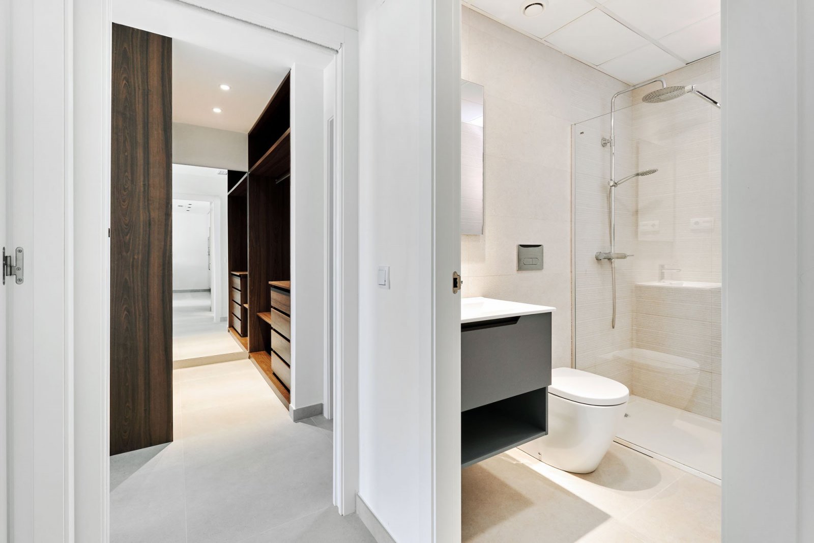 Sonniger Bungalow mit Solarium, 600 m vom Meer entfernt, Torrevieja