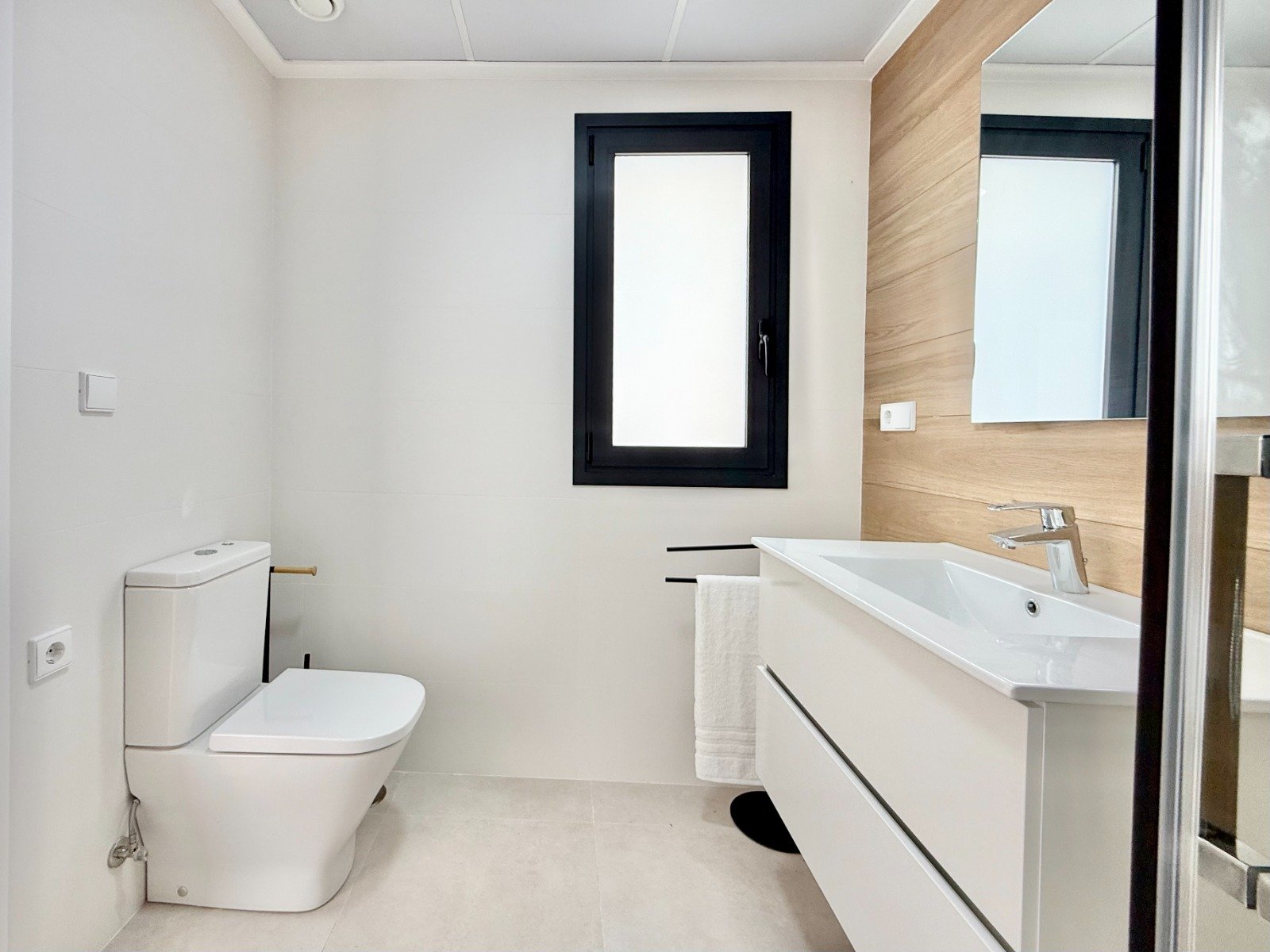 Moderne Bungalows mit Pool und privatem Garten, Cox