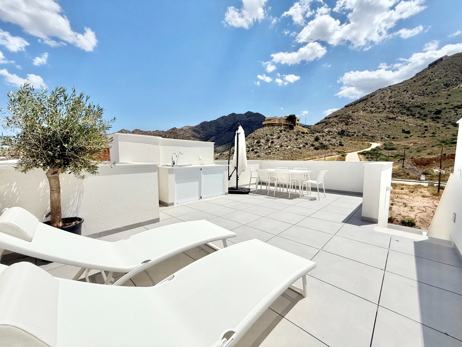 Moderne Bungalows mit Pool und privatem Garten, Cox