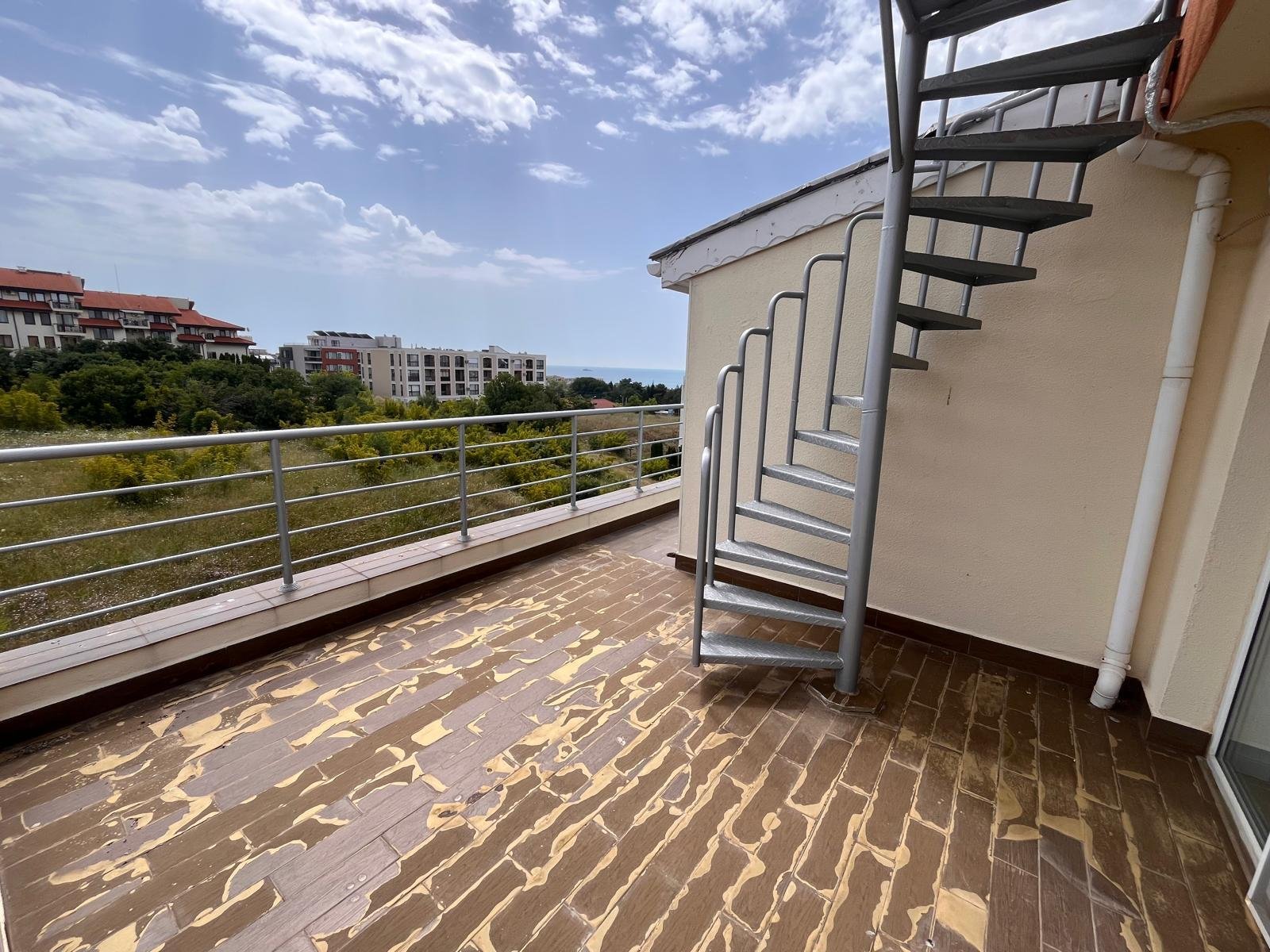 Bright 3-Bedroom Penthouse with Large Terrace in Sveti Vlas – 500m from the Sea
