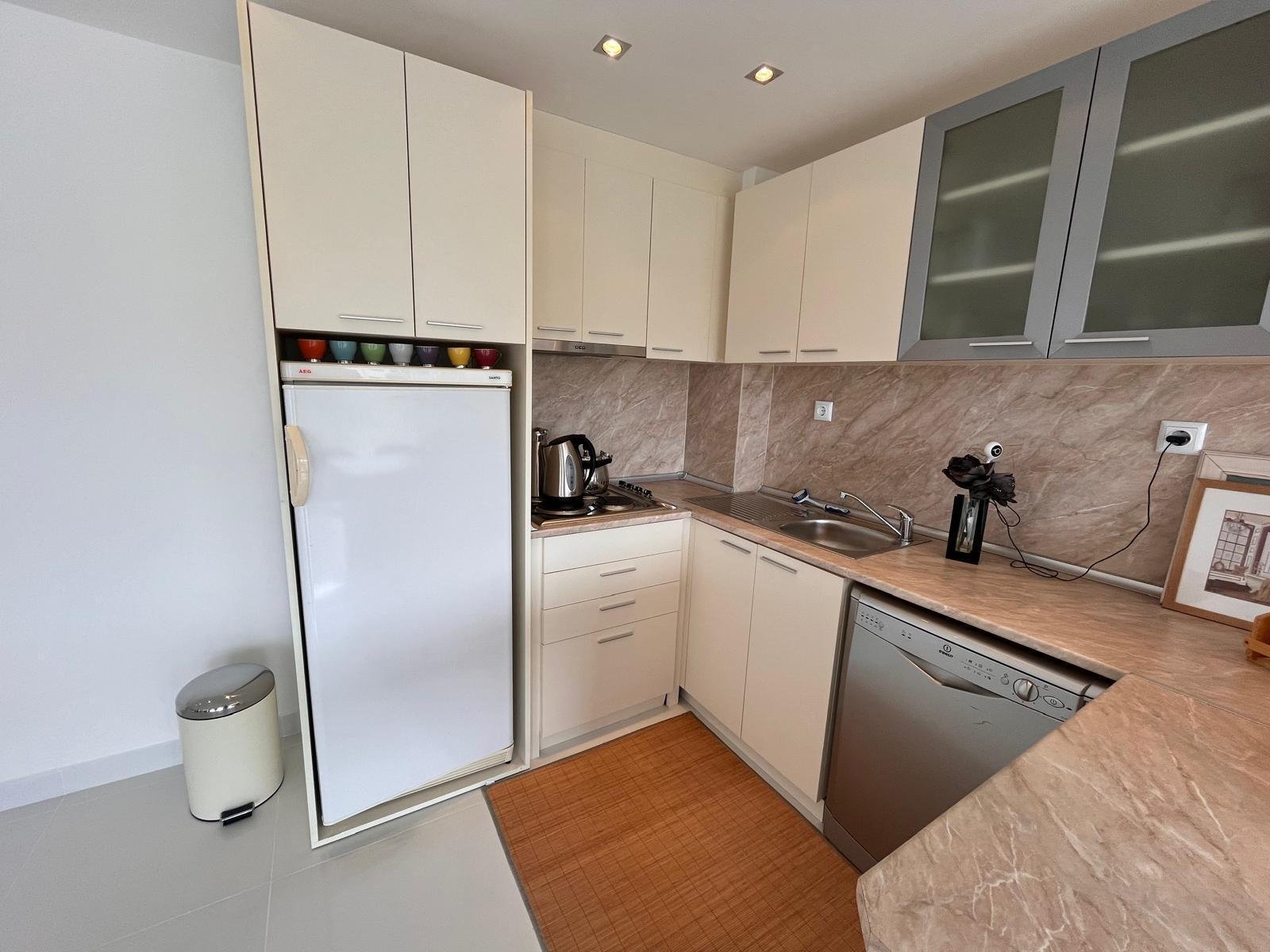 Bright 3-Bedroom Penthouse with Large Terrace in Sveti Vlas – 500m from the Sea