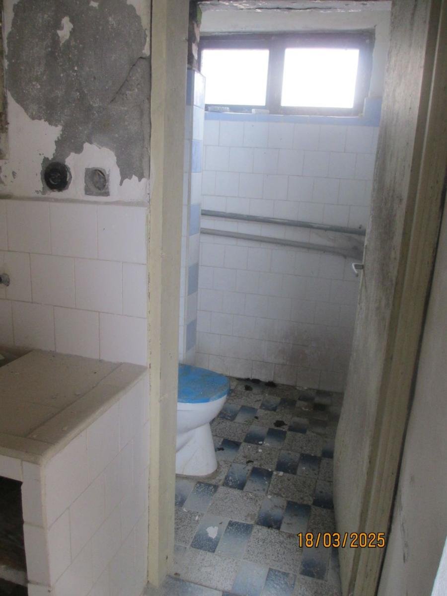 House with 300 m² Land Near the Center