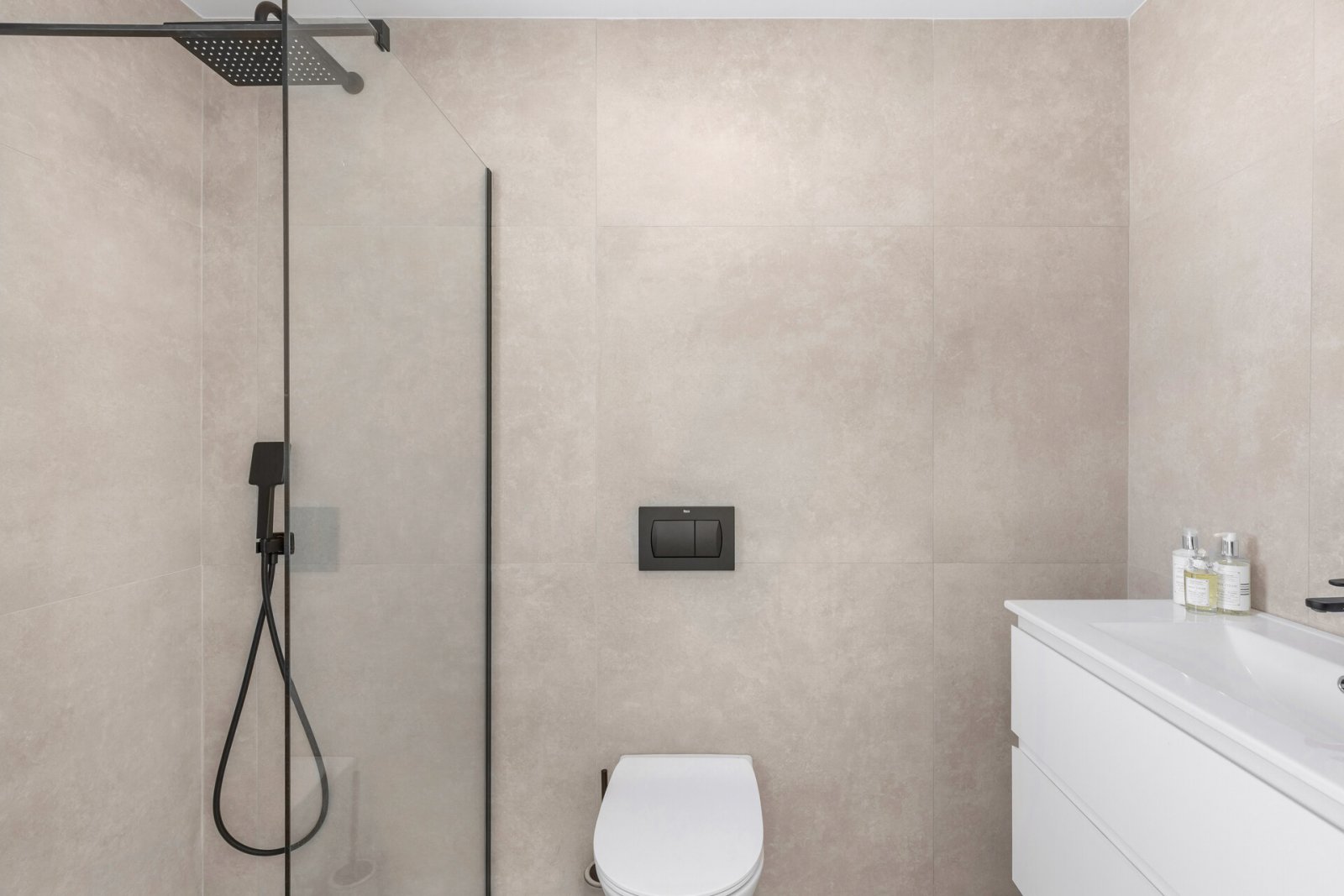 Modernes, freistehendes Ferienhaus mit privatem Pool und Garten, 2 km vom Meer entfernt, Los Alcázares