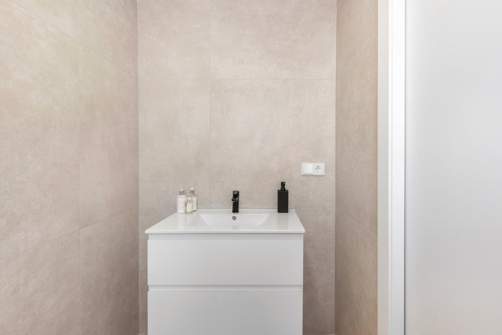 Modernes Ferienhaus, privater Pool und 2 km vom Meer entfernt, Los Alcázares