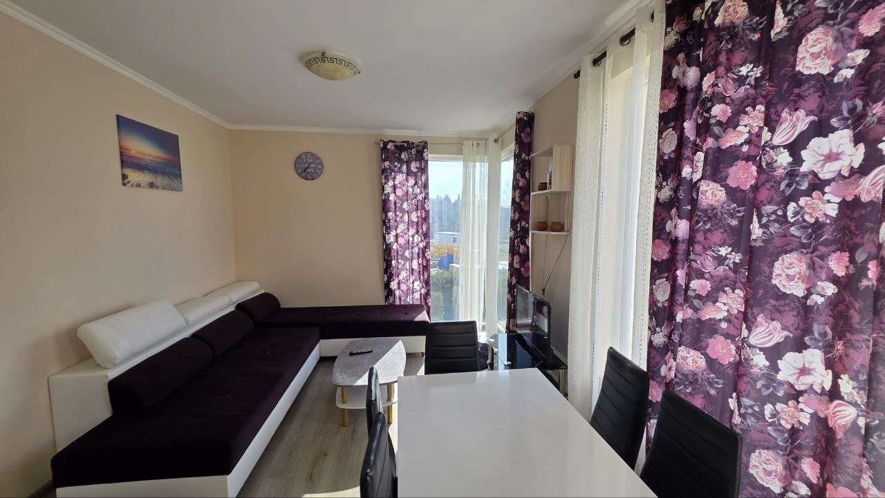 Drei-Zimmer-Wohnung mit Poolblick in der Wohnanlage VIP Vision, Sonnenstrand, Bulgarien