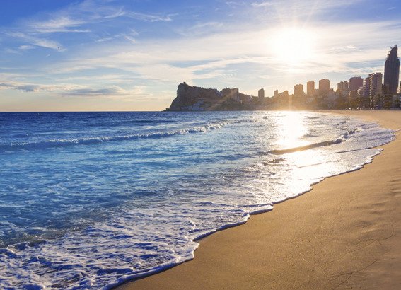 Elegante Wohnung mit geräumiger Terrasse und Meerblick in Benidorm