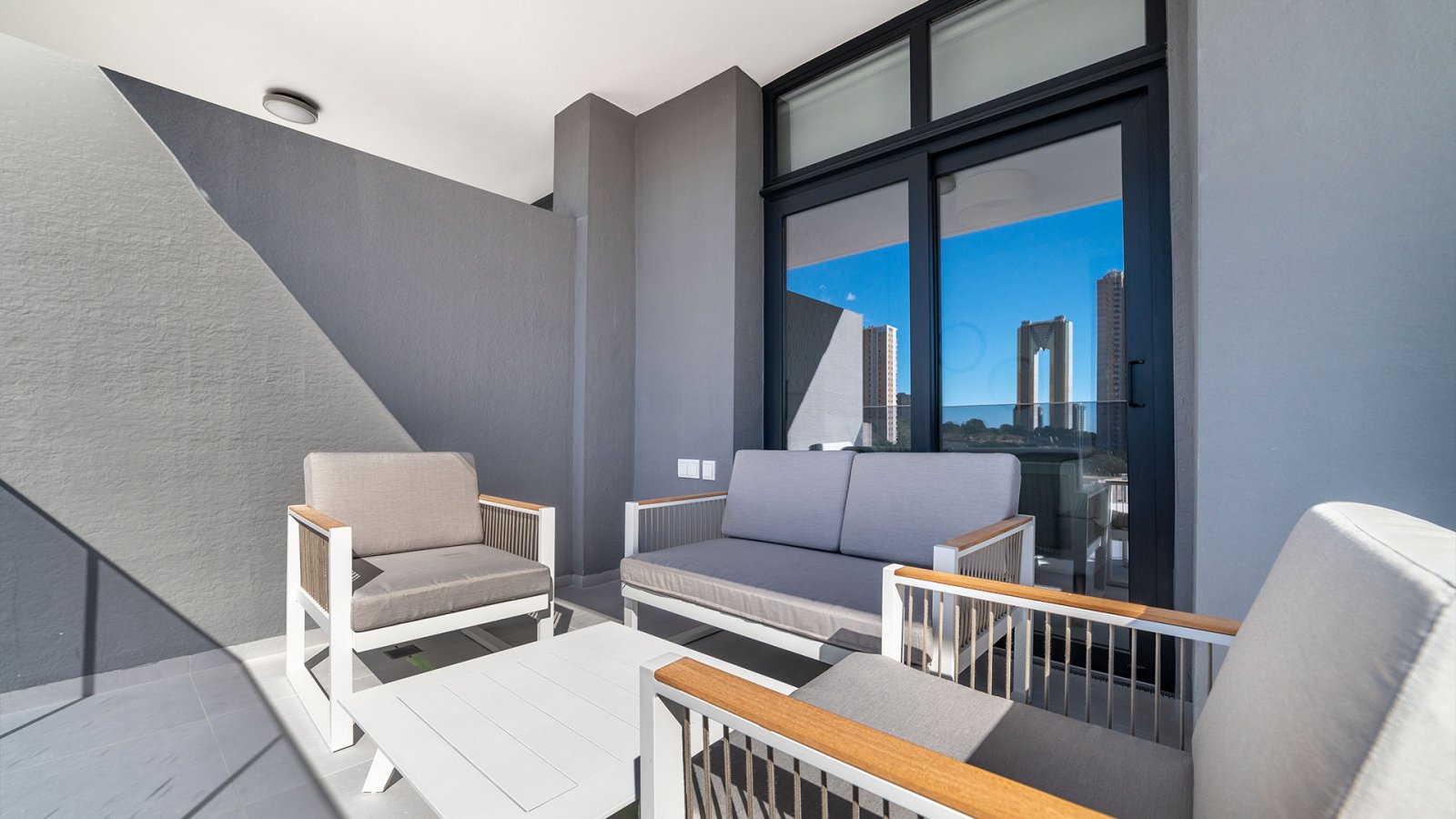 Luxuriöses Duplex-Penthouse mit offener Dachterrasse und Meerblick in Benidorm