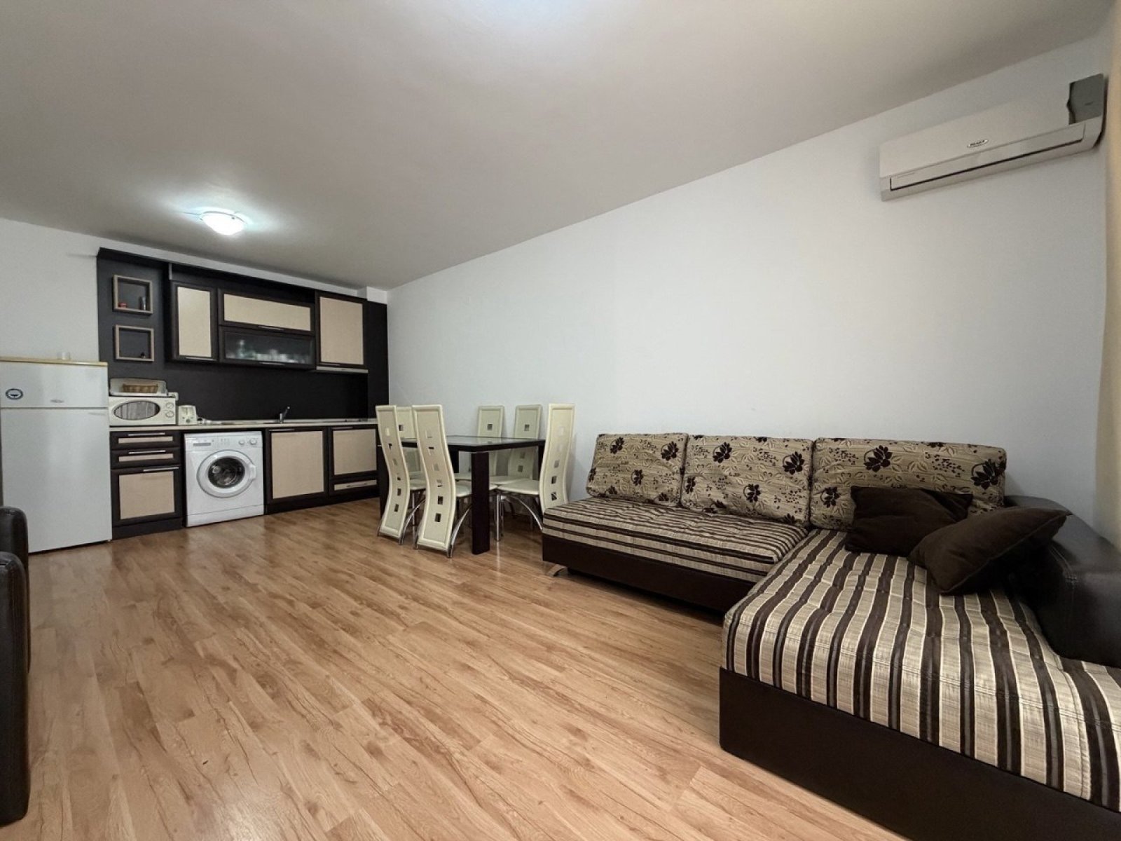 Ein Apartment mit einem Schlafzimmer im Komplex Siana, Sweti Wlas.