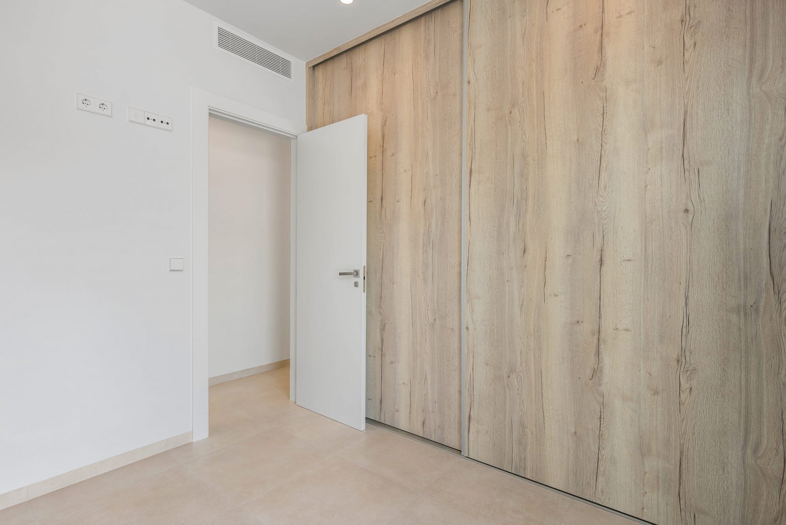 Exklusive freistehende Häuser mit privatem Pool, 2 km vom Meer entfernt, Los Alcázares