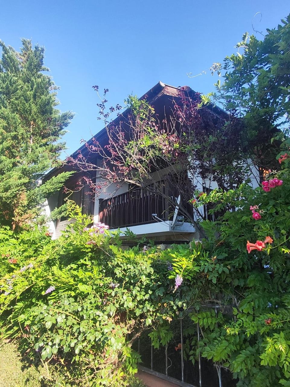 Ein zweistöckiges Haus mit Meerblick in Kosharitza, Bulgarien