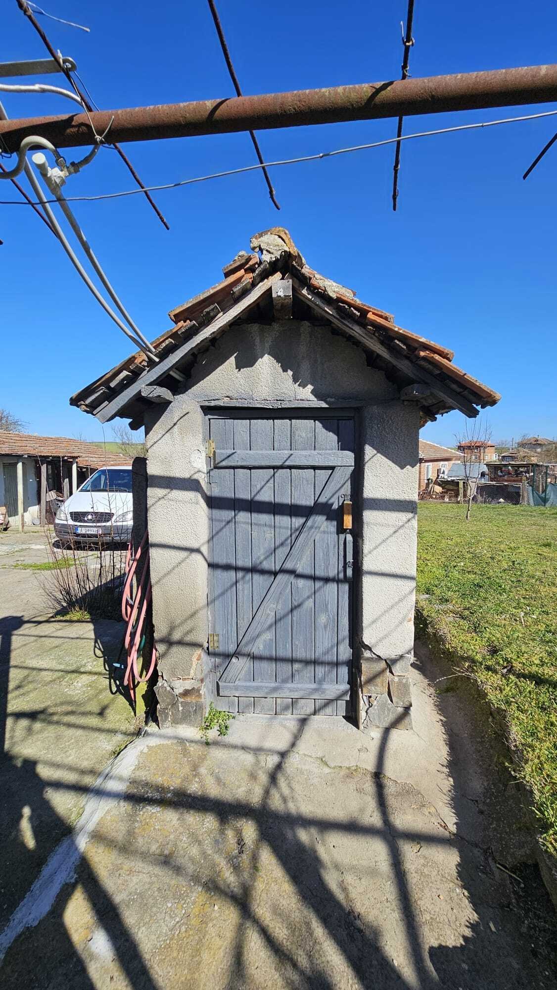 Haus mit Nebengebäude im Dorf Dyulevo Bulgarien
