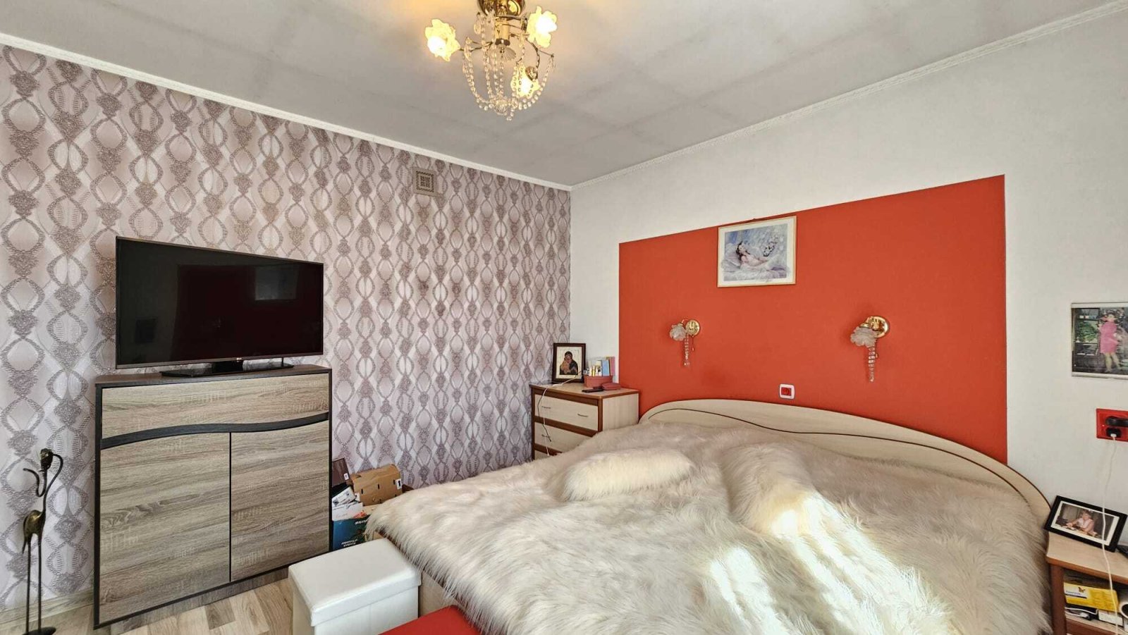 Haus mit Nebengebäude im Dorf Dyulevo Bulgarien