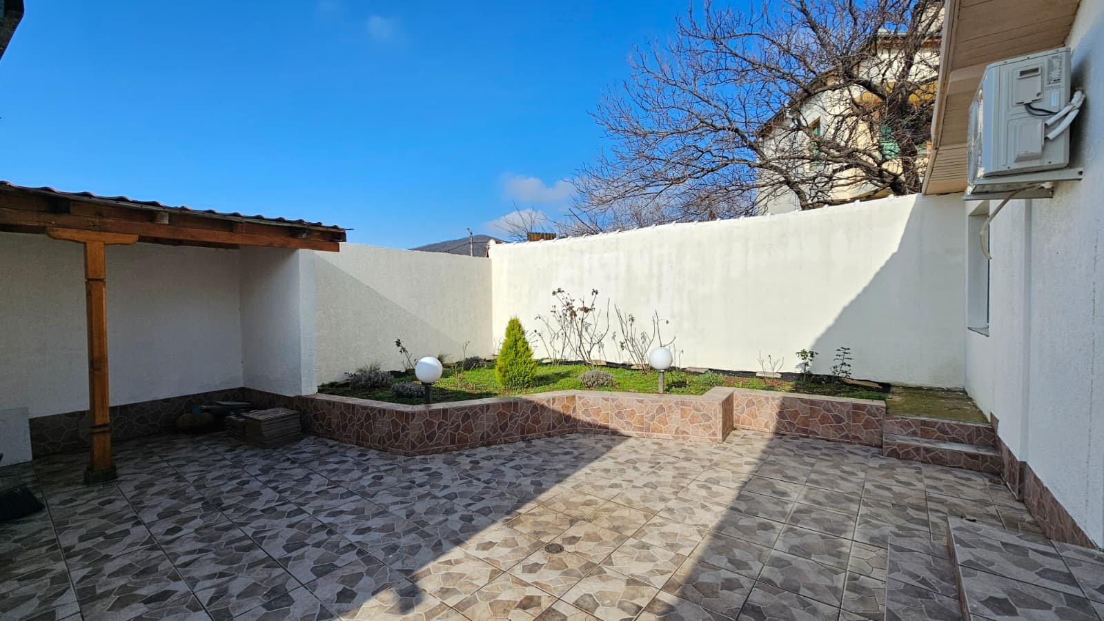 Bungalow mit Nebengebäude und Hof in Kosharitsa Bulgarien