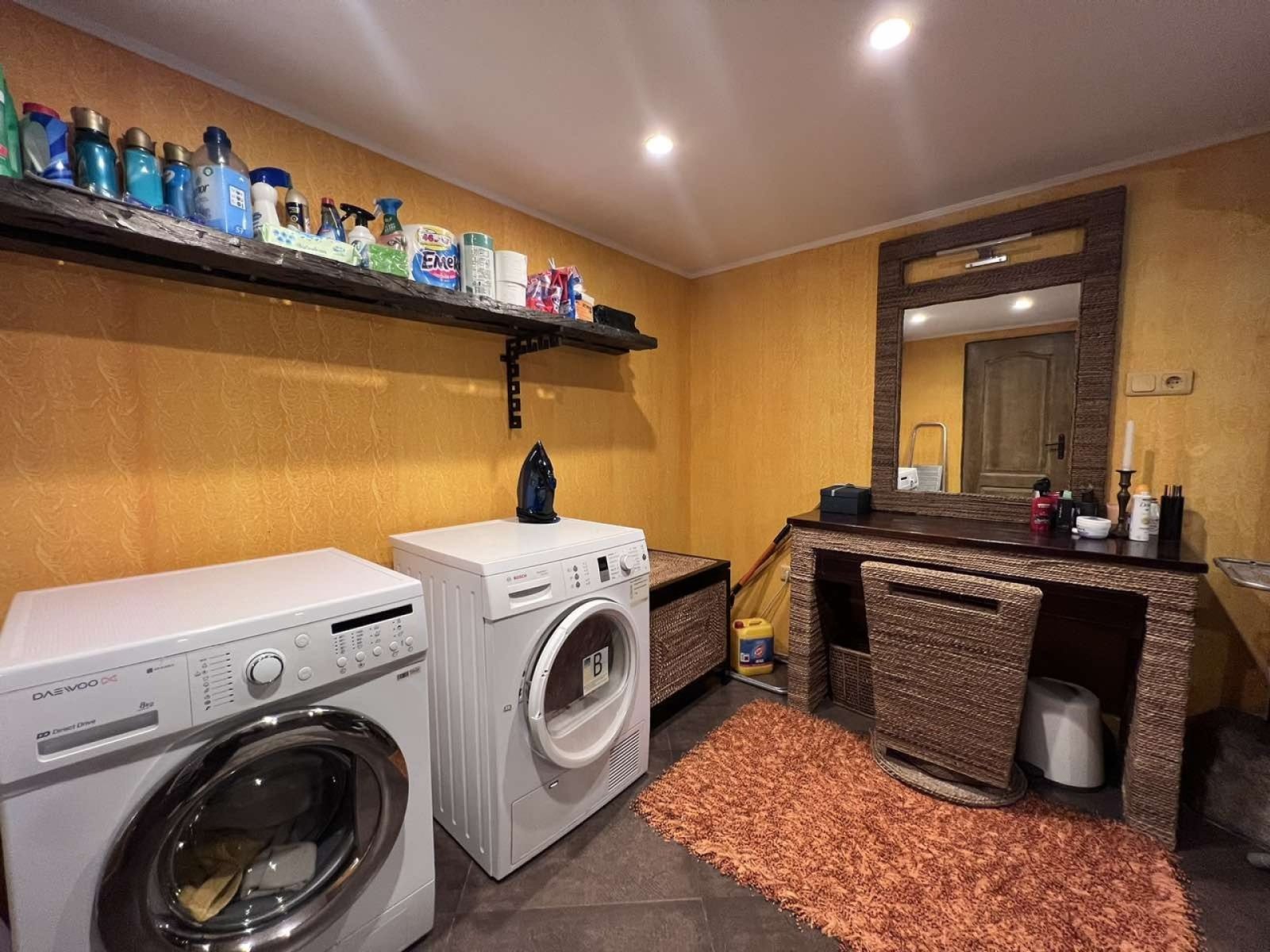 Haupthaus, Gästehaus, Lagergebäude – 1.000 m² im Komplex Avren, Varna.