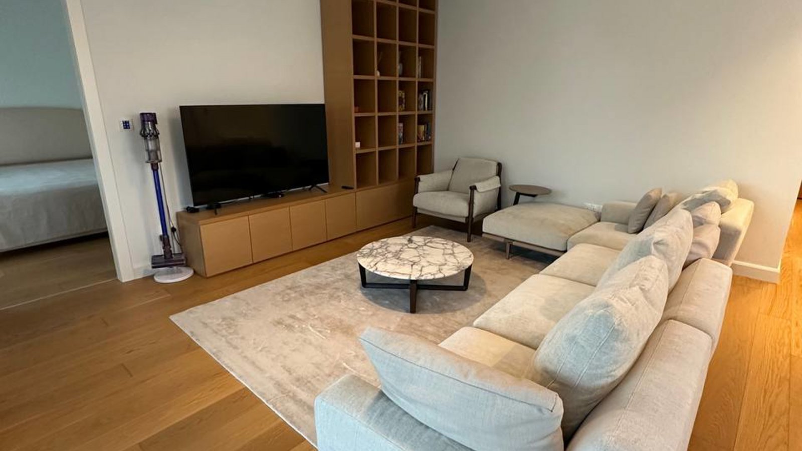 Stilvolles Apartment mit vier Schlafzimmern, nur wenige Schritte vom Strand (Potamos Germasogeia) in Limassol entfernt