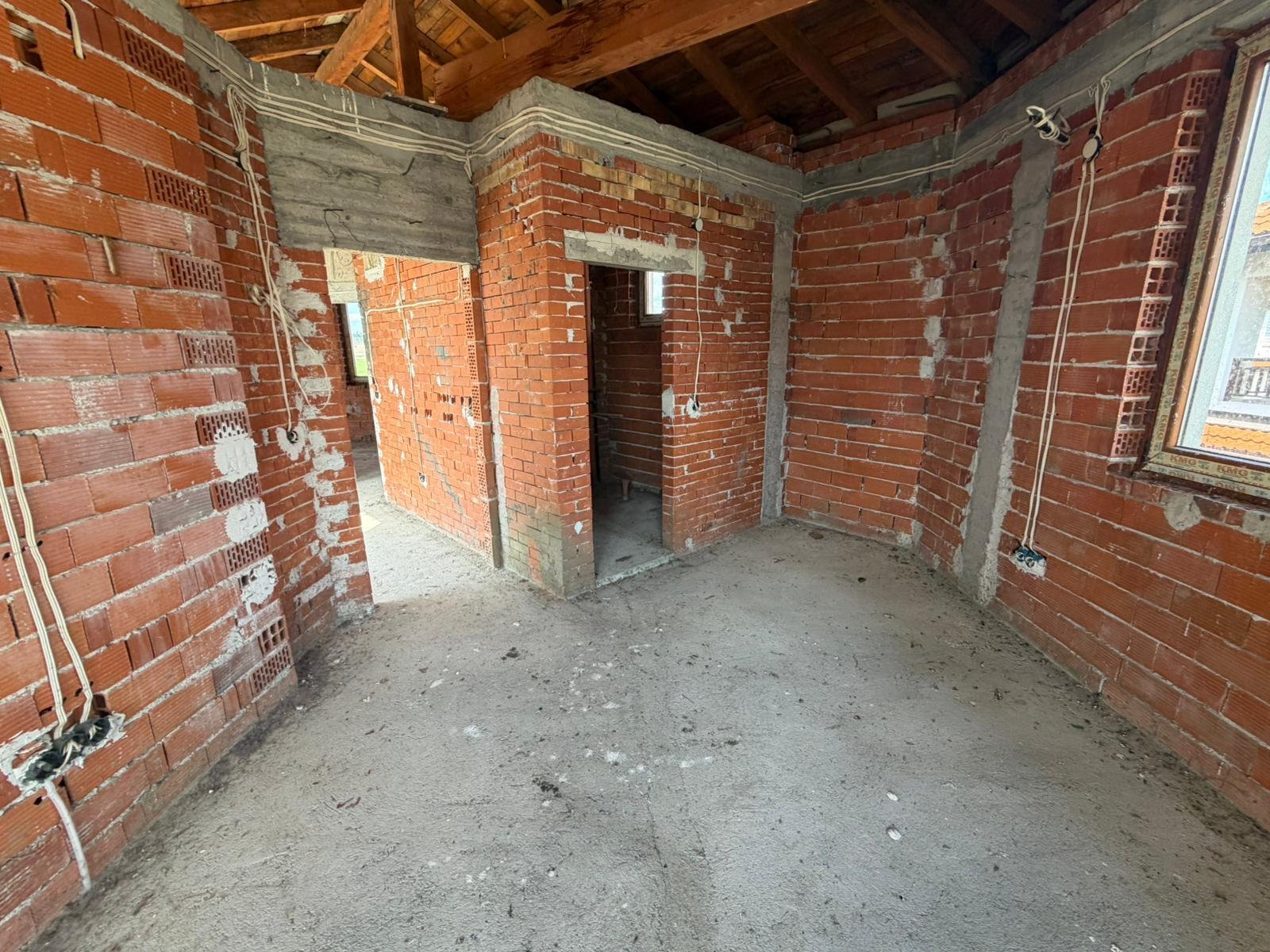 Haus im Rohbauzustand im Komplex Floral Maedows Kableshkovo Bulgarien