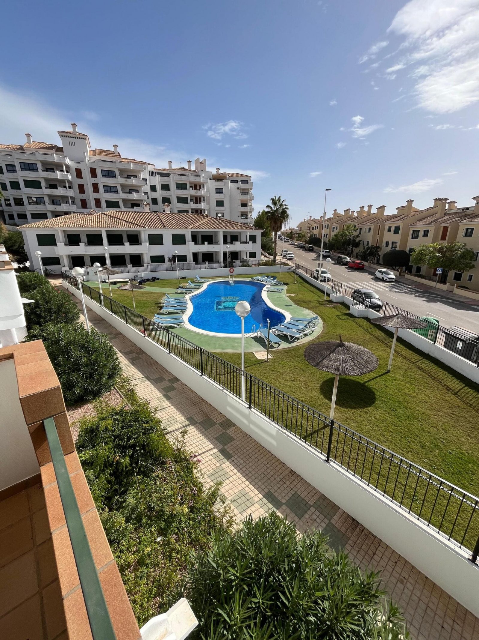 Modernes Apartment mit Terrasse und Pool in Orihuela