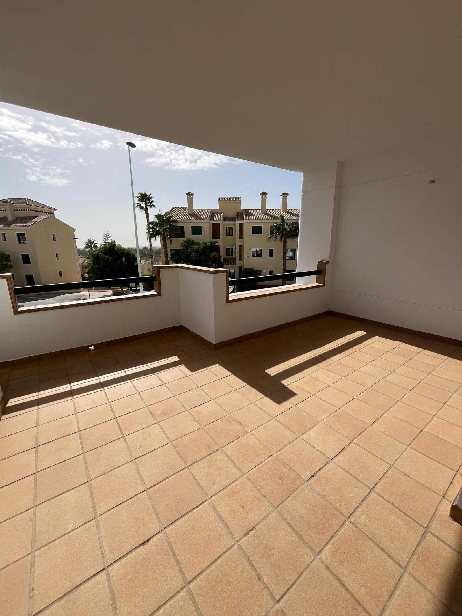Modernes Apartment mit Terrasse und Pool in Orihuela