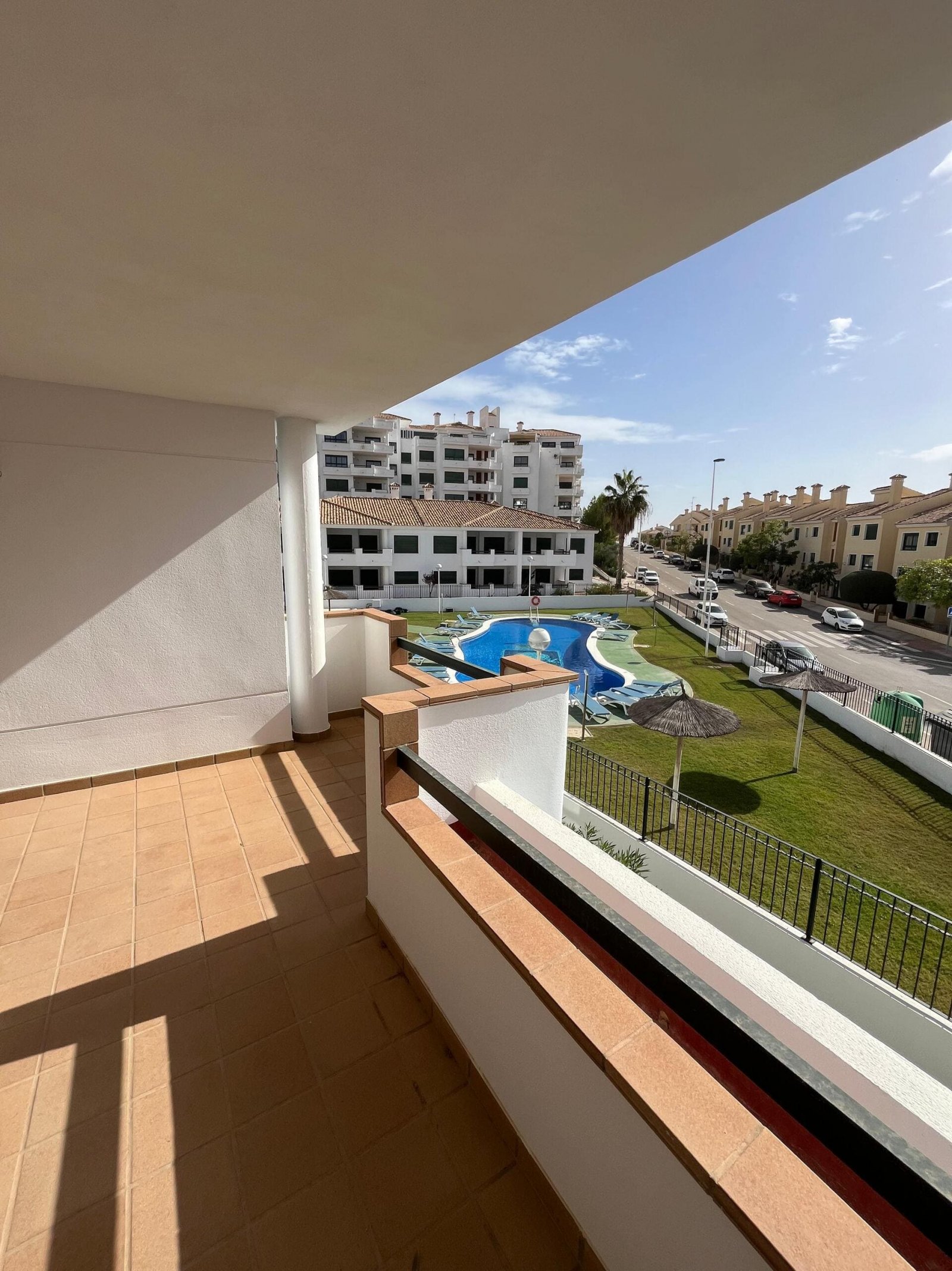 Modernes Apartment mit Terrasse und Pool in Orihuela