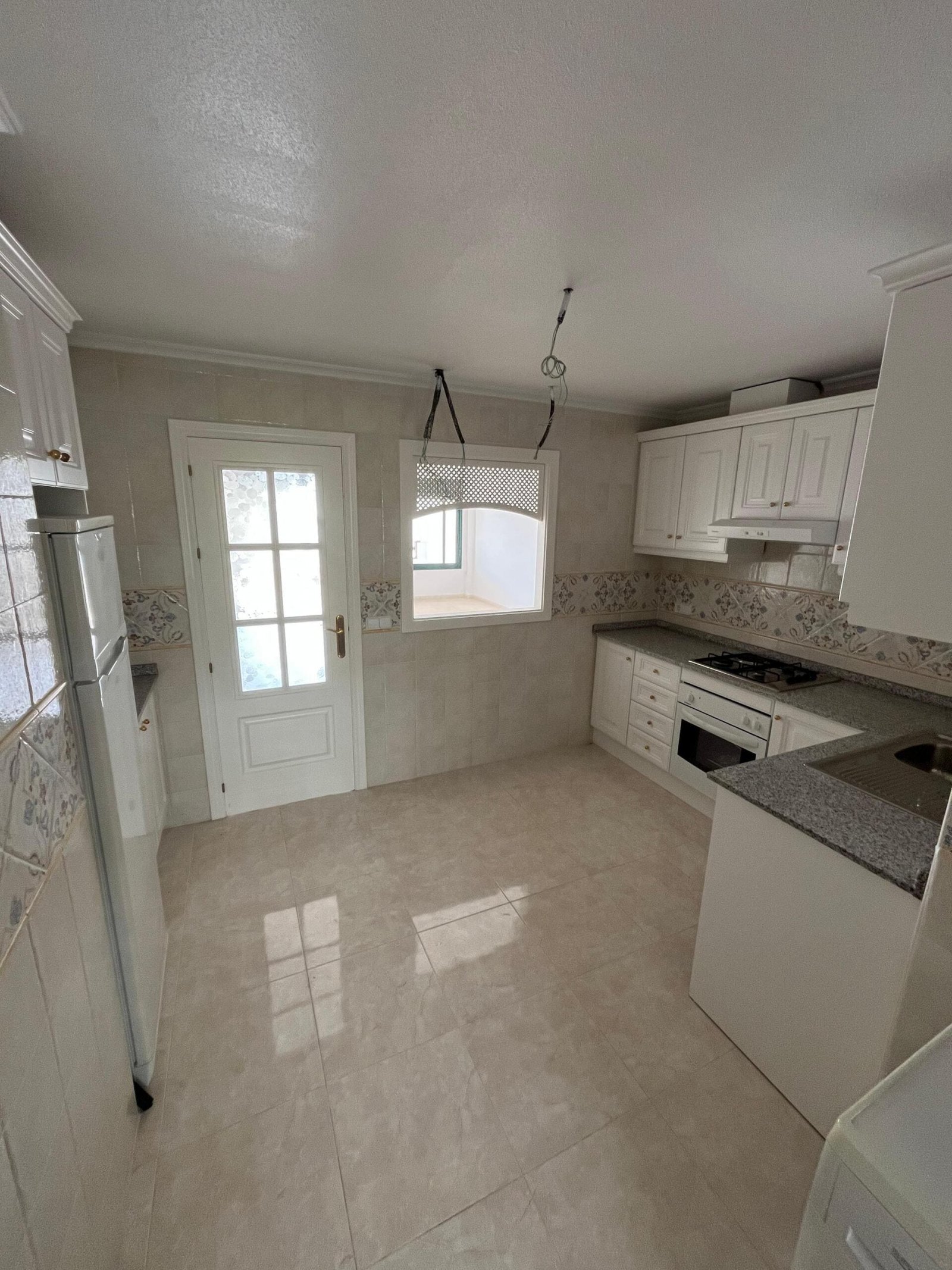 Modernes Apartment mit Terrasse und Pool in Orihuela