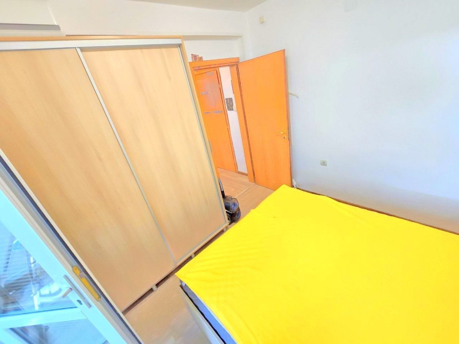 Dreizimmerwohnung mit 2 verglasten Terrassen und eigenem Rosengarten in Sweti Wlas, Bulgarien.“