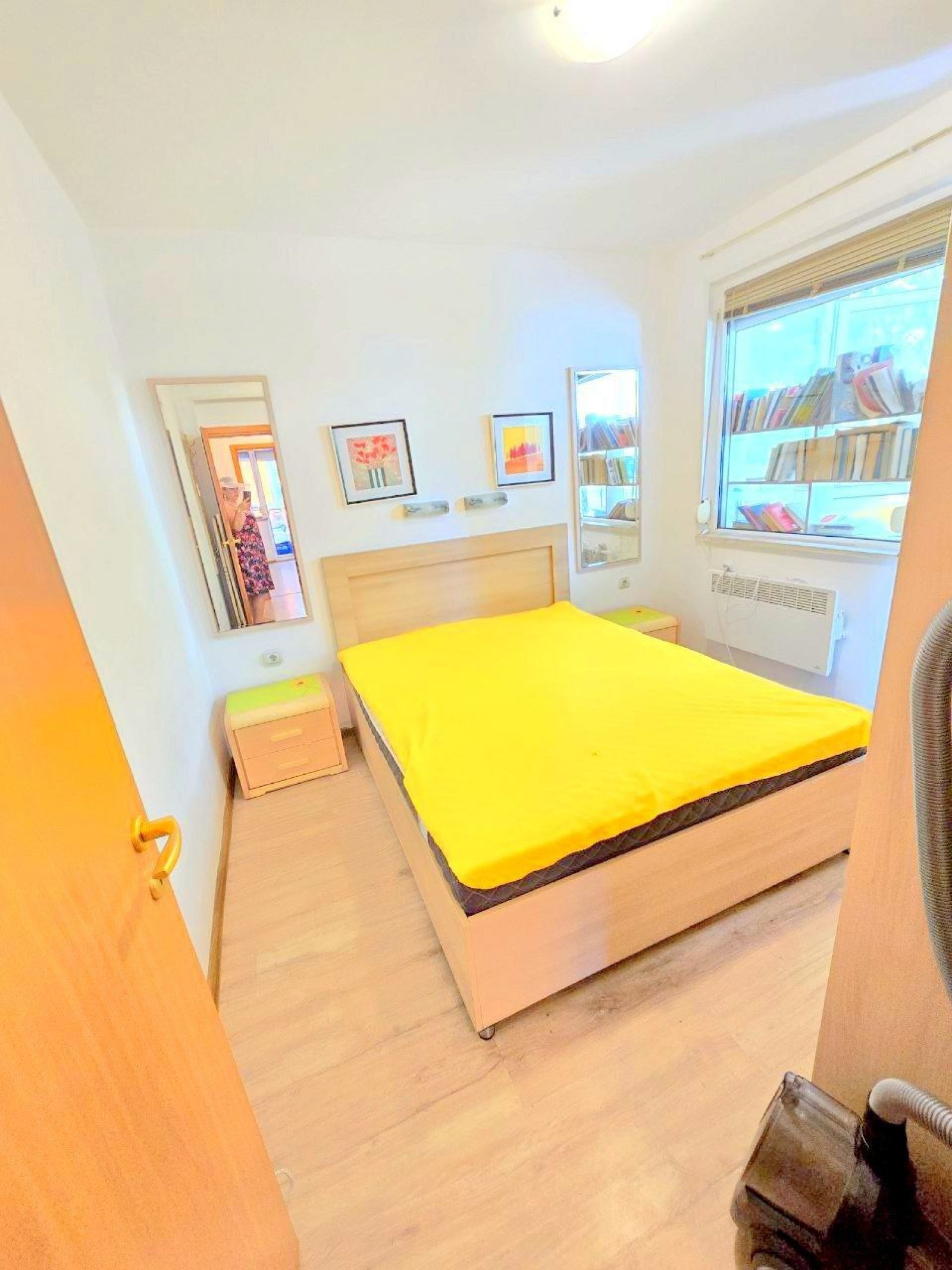 Dreizimmerwohnung mit 2 verglasten Terrassen und eigenem Rosengarten in Sweti Wlas, Bulgarien.“