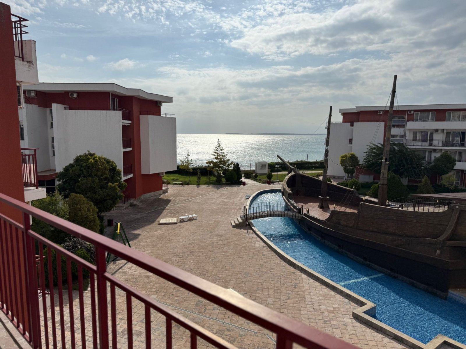 Exklusive 3-Zimmer-Wohnung mit Küchenbereich und Meerblick, 104 m², Privilege Fort, Sweti Wlas, Bulgarien.“