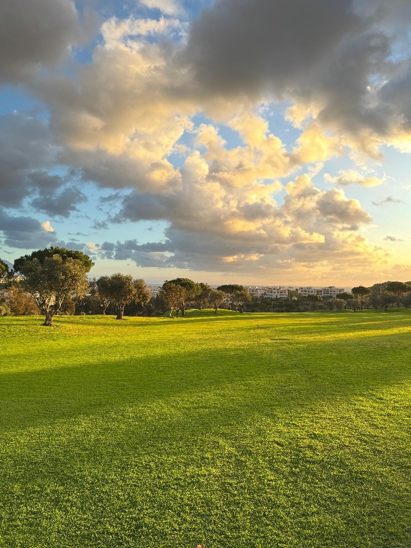 Modernes Apartment mit Meerblick und Pool, Las Lagunas de Mijas