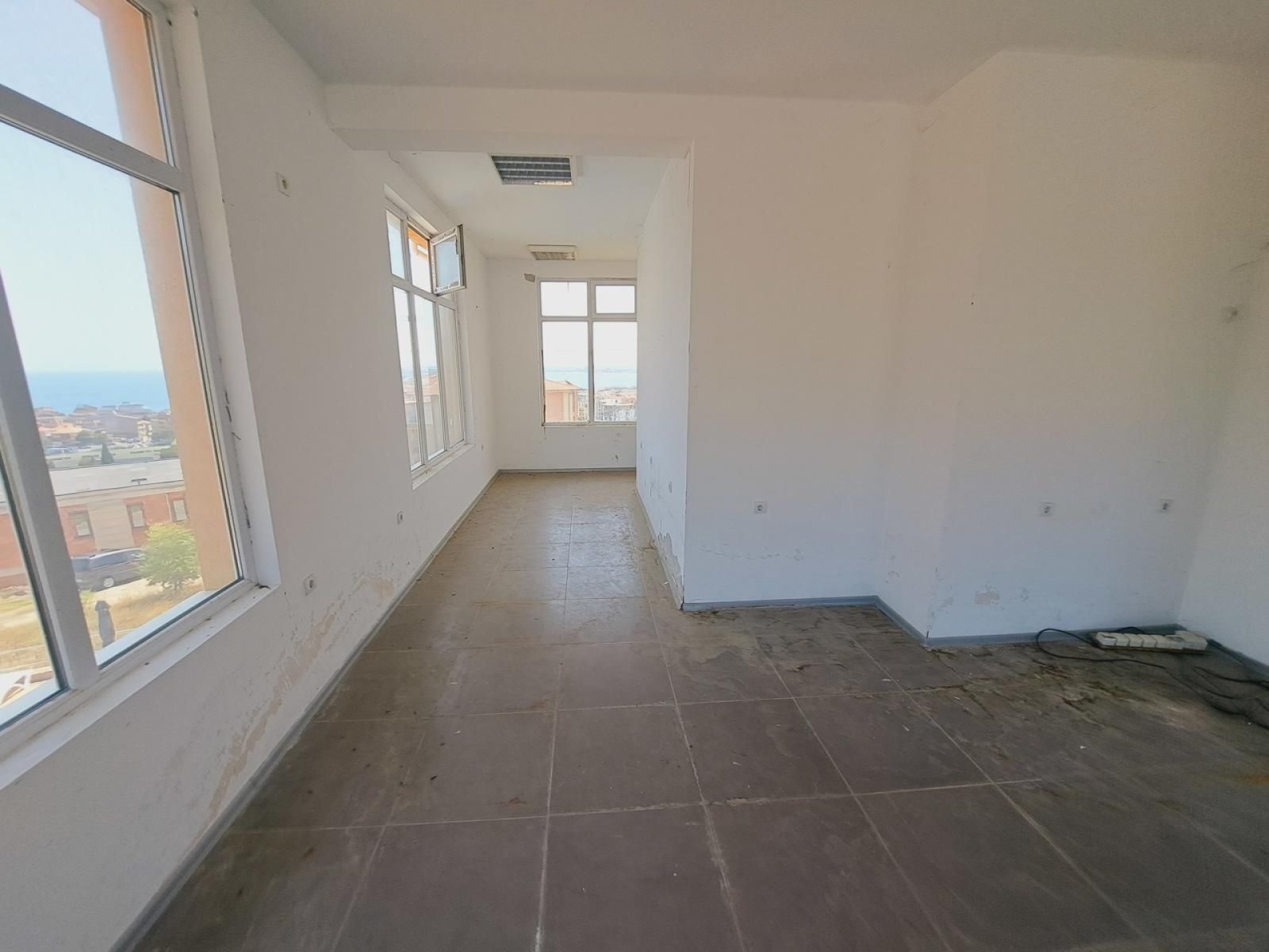 Shop in Residence Orchid, Nessebar