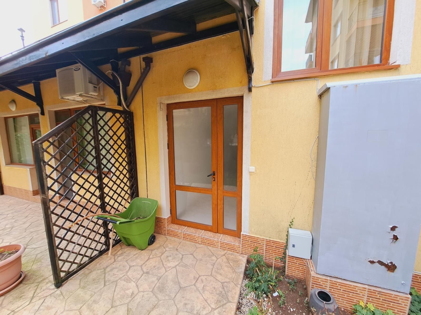 Gebäude mit 12 Wohnungen zum Verkauf in Sveti Vlas, Bulgarien