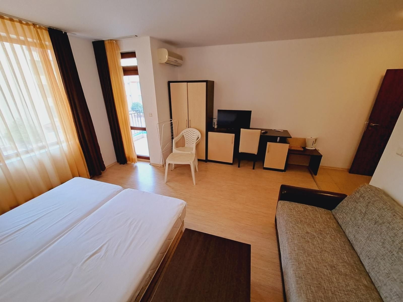 Gebäude mit 12 Wohnungen zum Verkauf in Sveti Vlas, Bulgarien