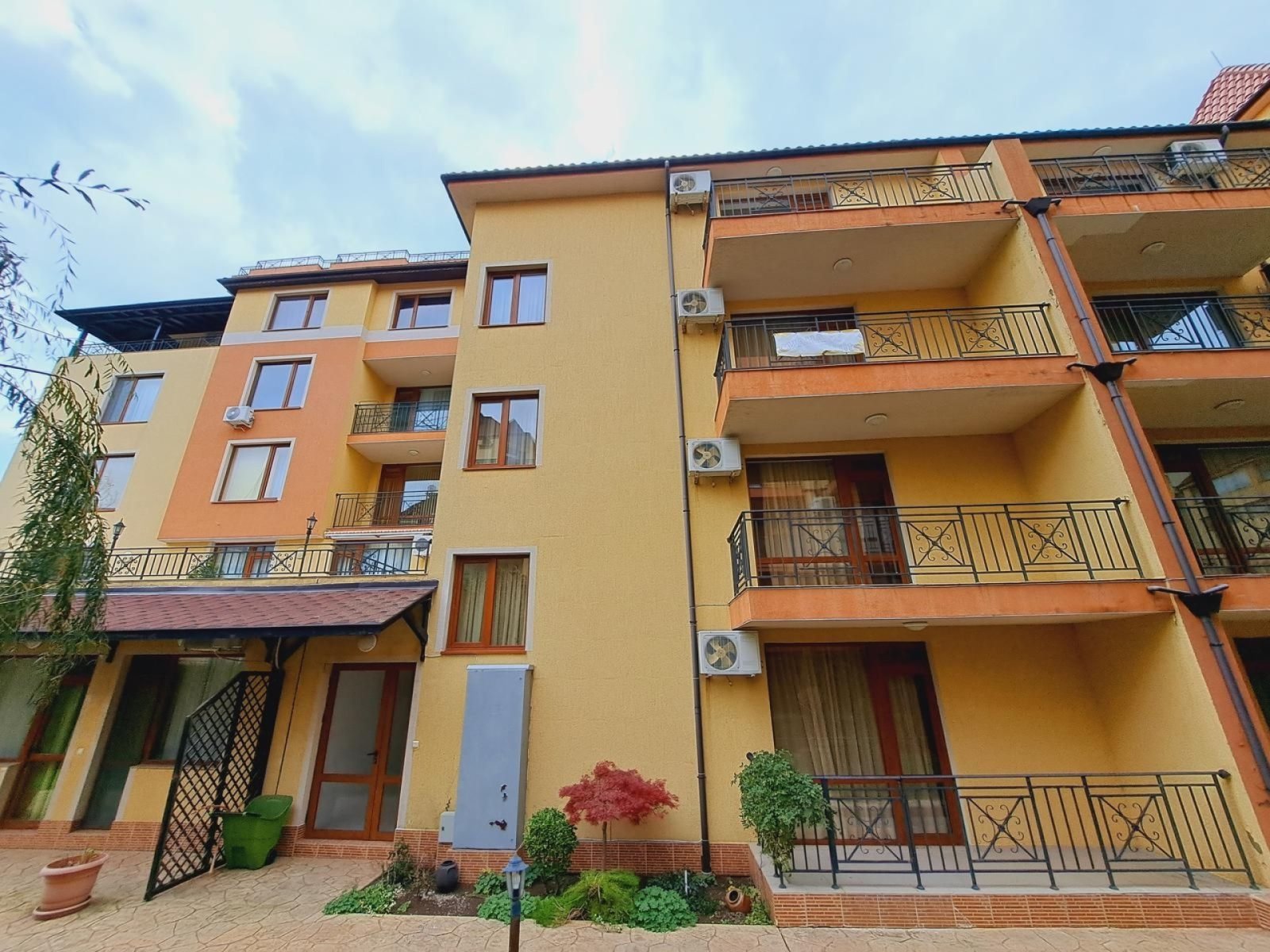 Gebäude mit 12 Wohnungen zum Verkauf in Sveti Vlas, Bulgarien