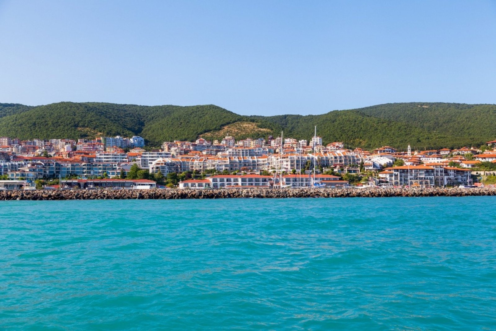 2-Zimmer-Wohnung mit 67 m² in erster Meereslinie im Komplex Privilege Fort Beach in Sveti Vlas, Bulgarien.