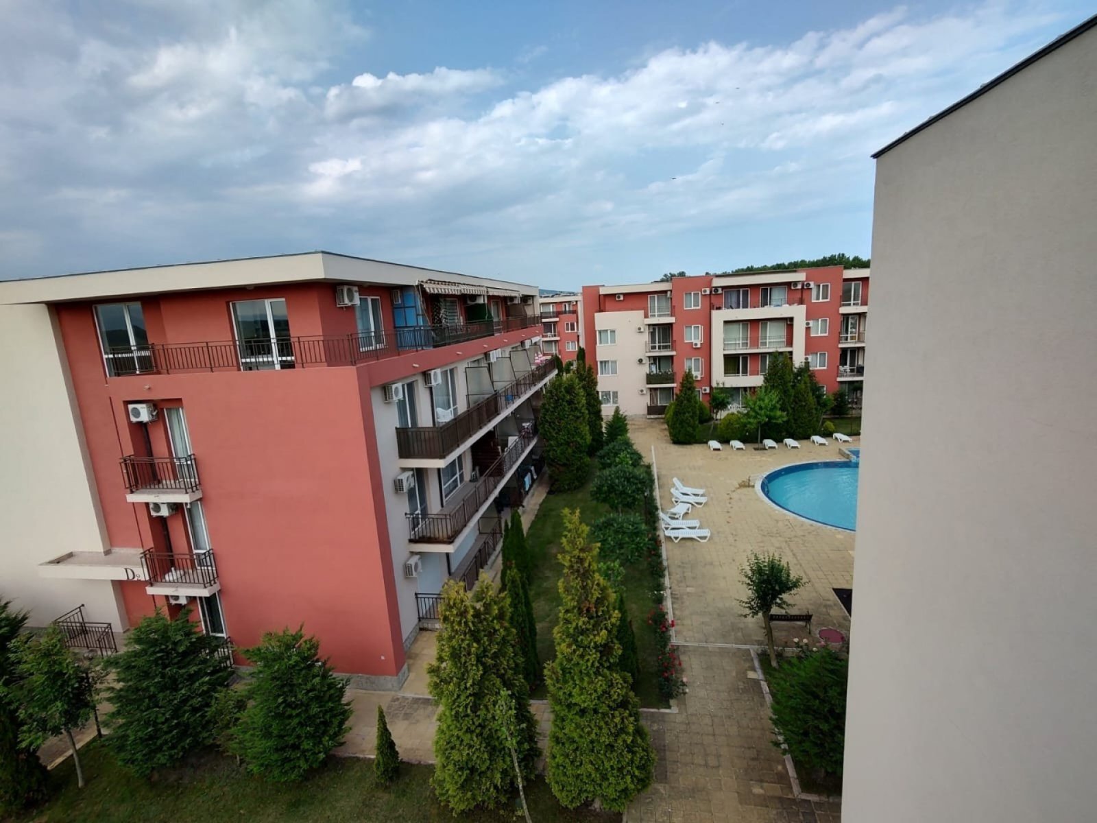 2-Zimmer-Wohnung mit 67 m² in erster Meereslinie im Komplex Privilege Fort Beach in Sveti Vlas, Bulgarien.