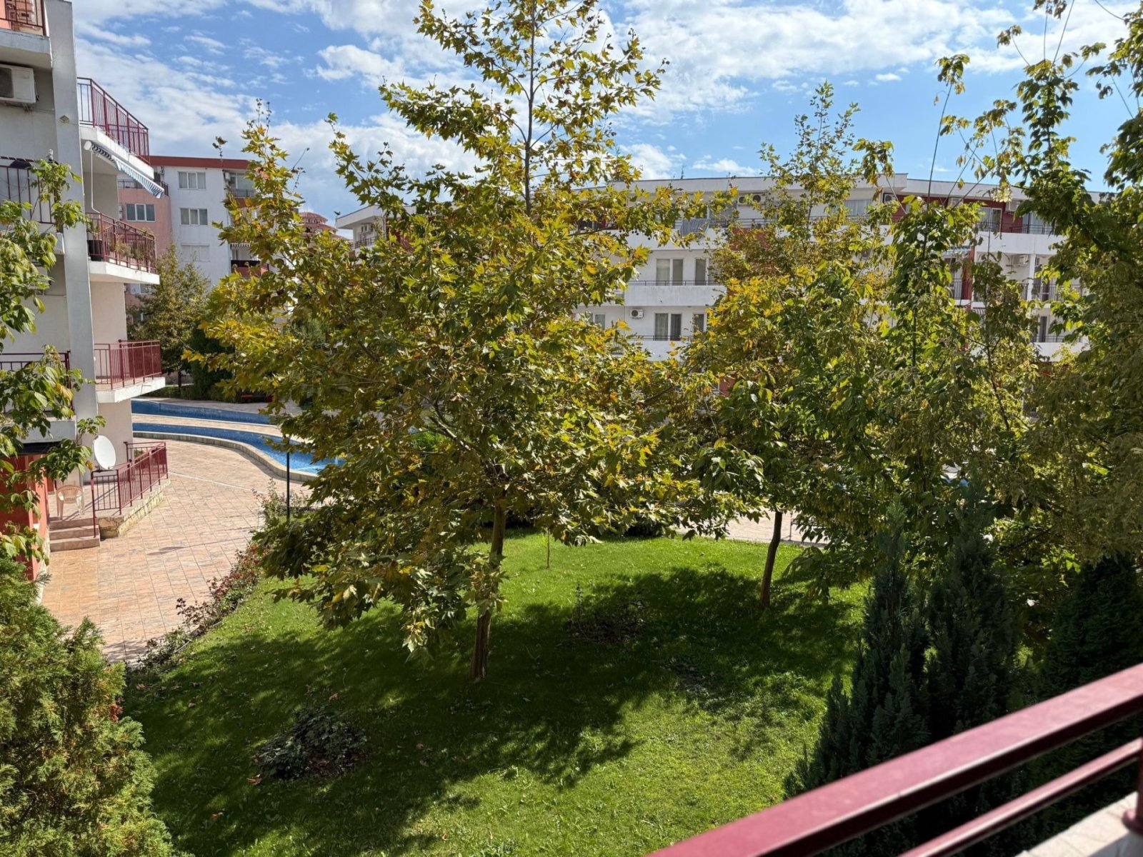 2-Zimmer-Wohnung mit 67 m² in erster Meereslinie im Komplex Privilege Fort Beach in Sveti Vlas, Bulgarien.