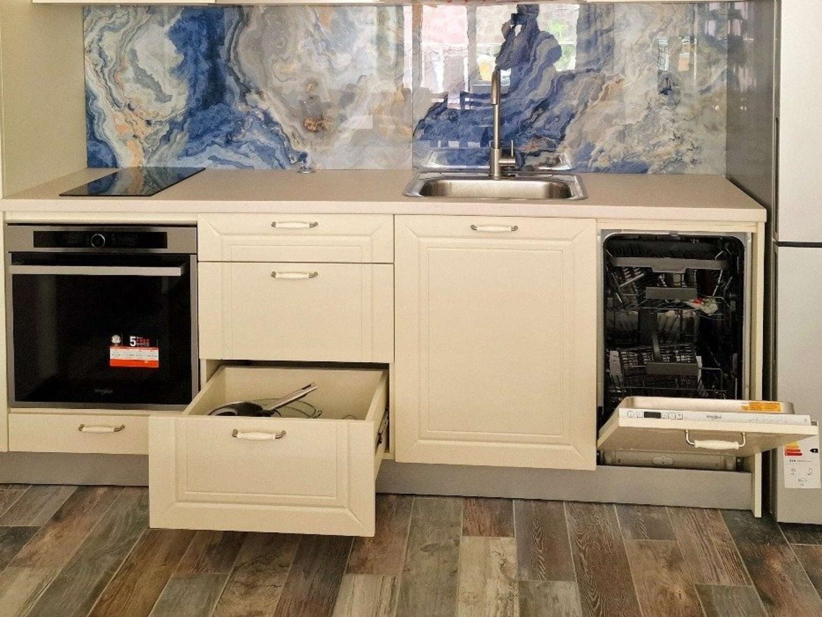 3-Zimmer-Wohnung mit Meerblick, zwei Badezimmern, direkt am Strand – Komplex Silver Beach, Byala, Bulgarien